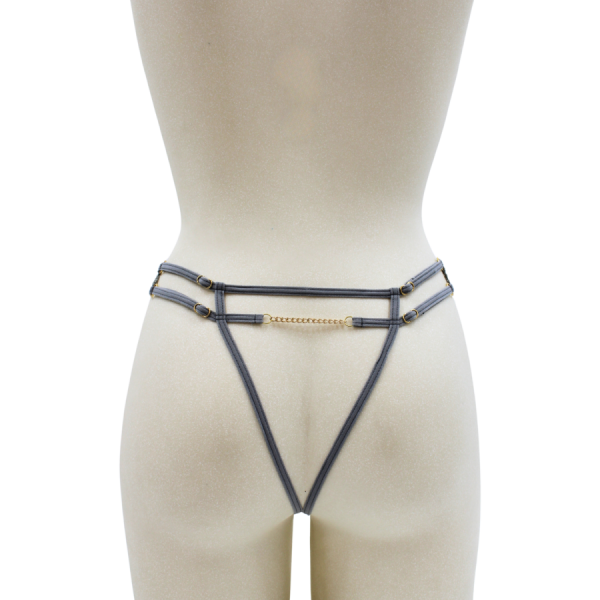 String gris avec bijou couleur aléatoire et chaîne dorée 